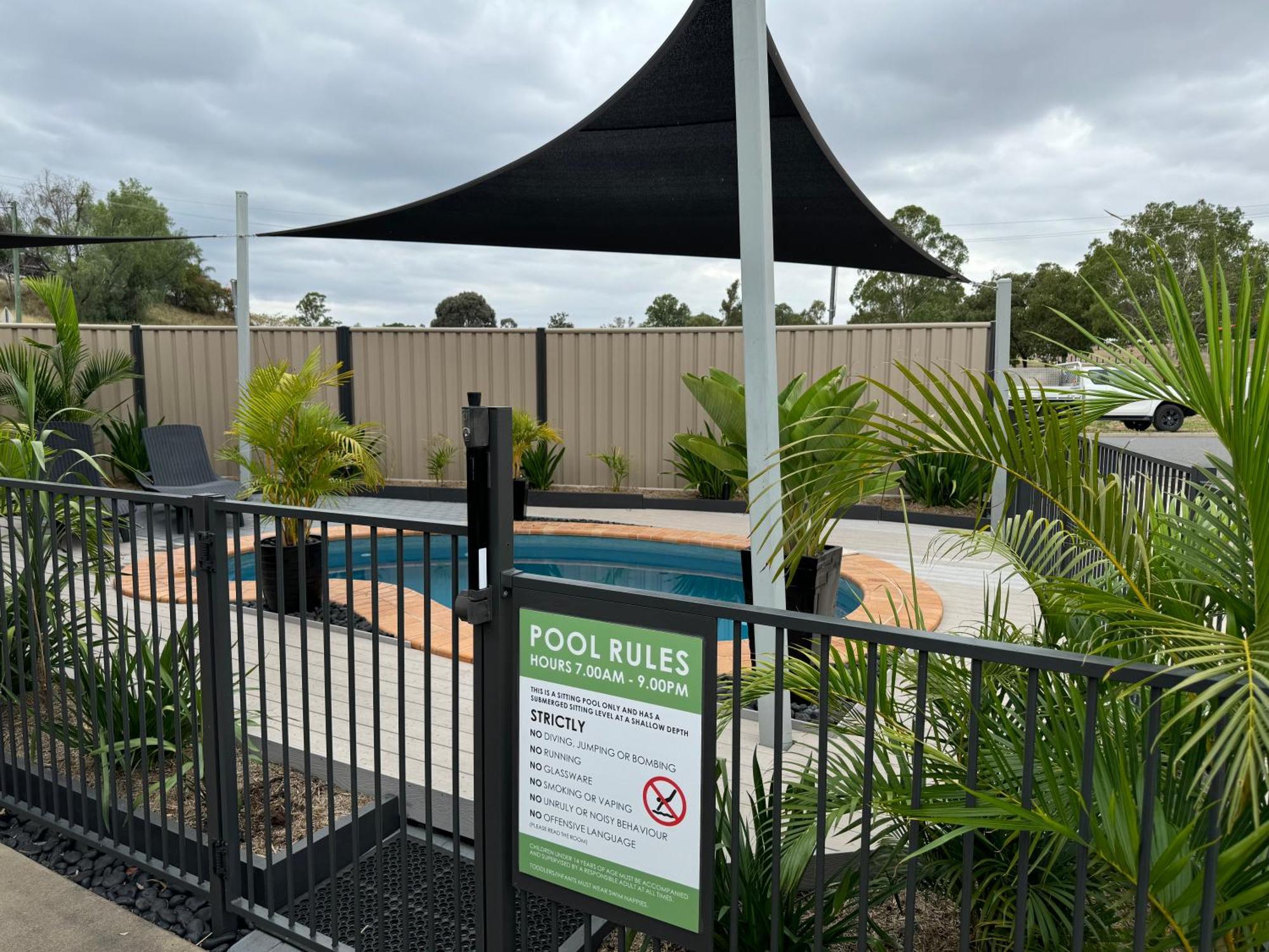 Raintree Motel Biloela Exteriör bild